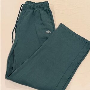 ALO straight leg sweat pant size medium